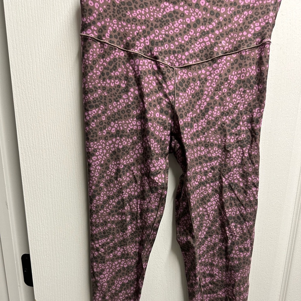 Offline by Arie woman leggings size L/ NWOT